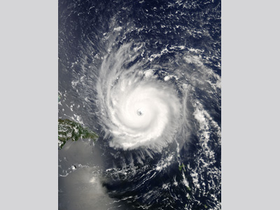 Satellite image of Hurricane Frances with a well defined eye.